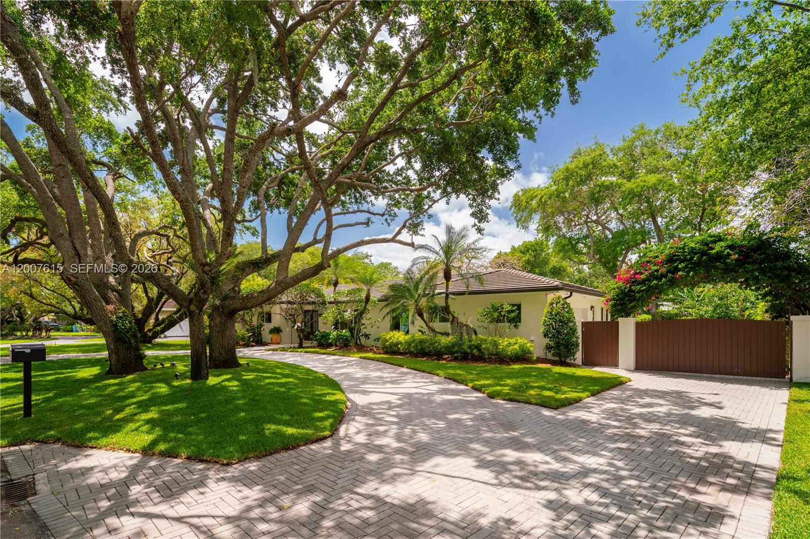 PARIS MANOR EAST - Residential