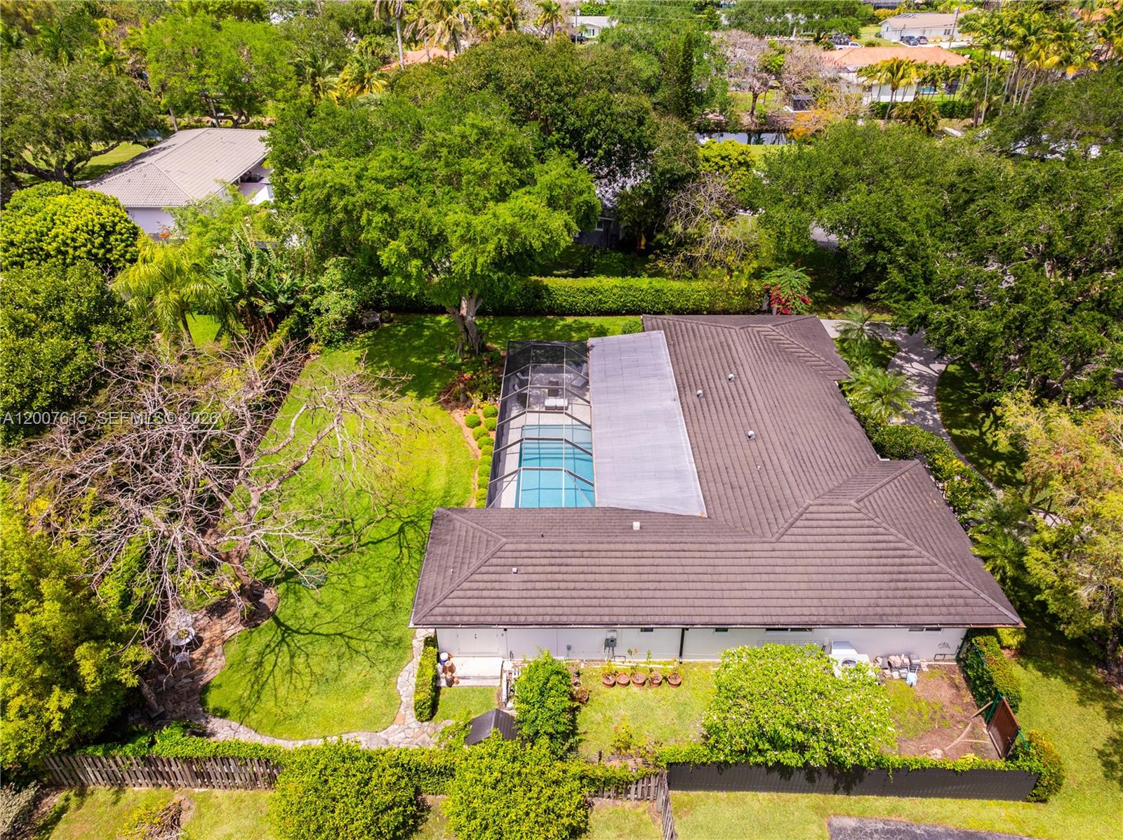 PARIS MANOR EAST - Residential