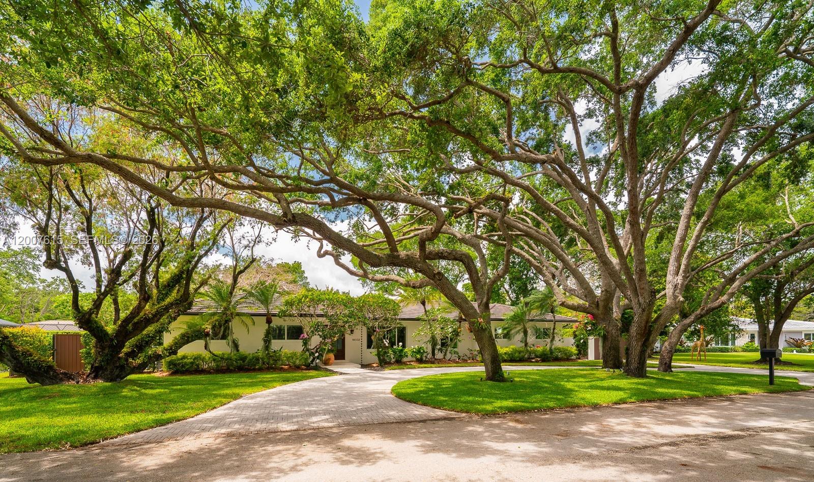 PARIS MANOR EAST - Residential