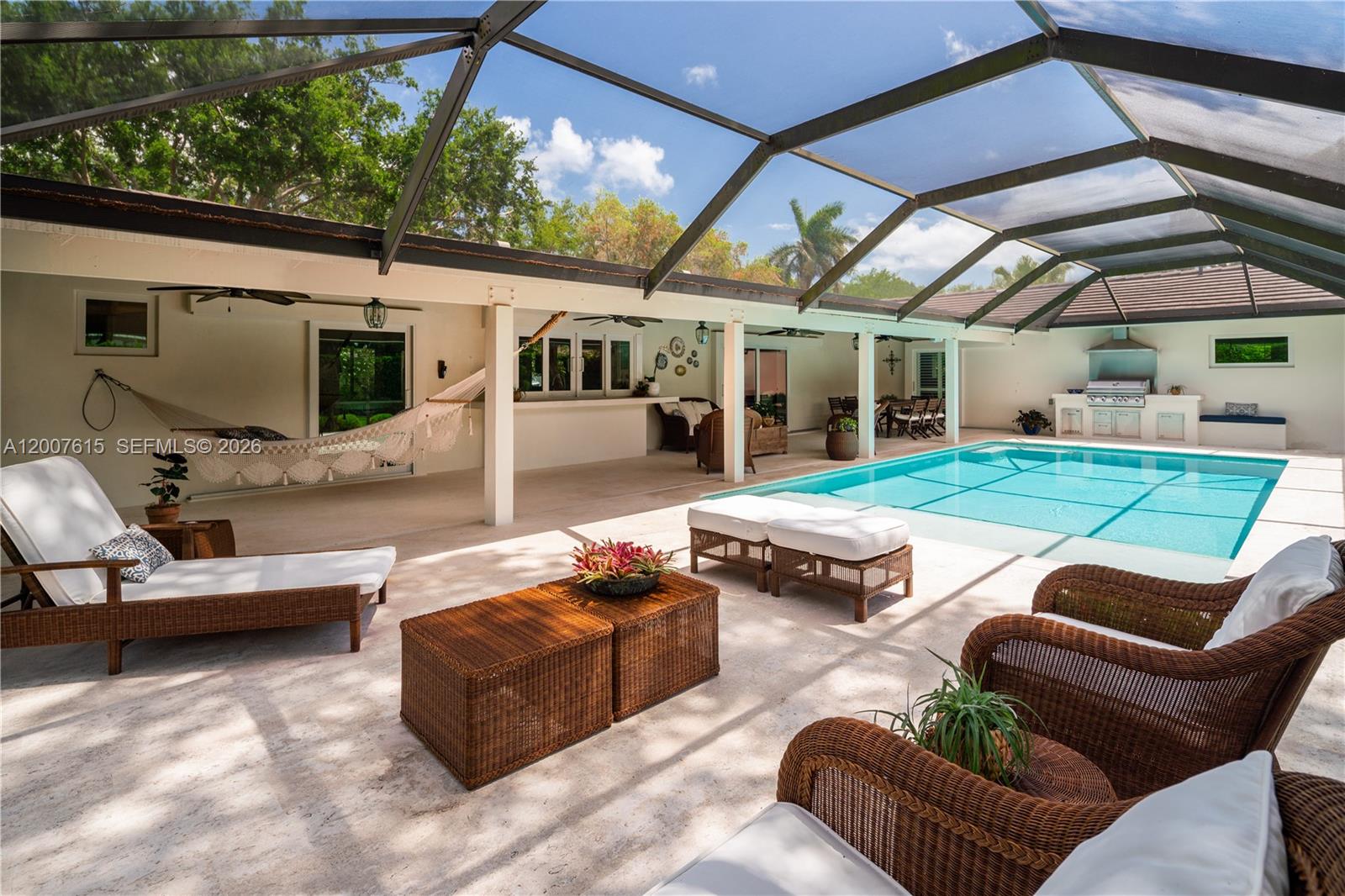 PARIS MANOR EAST - Residential