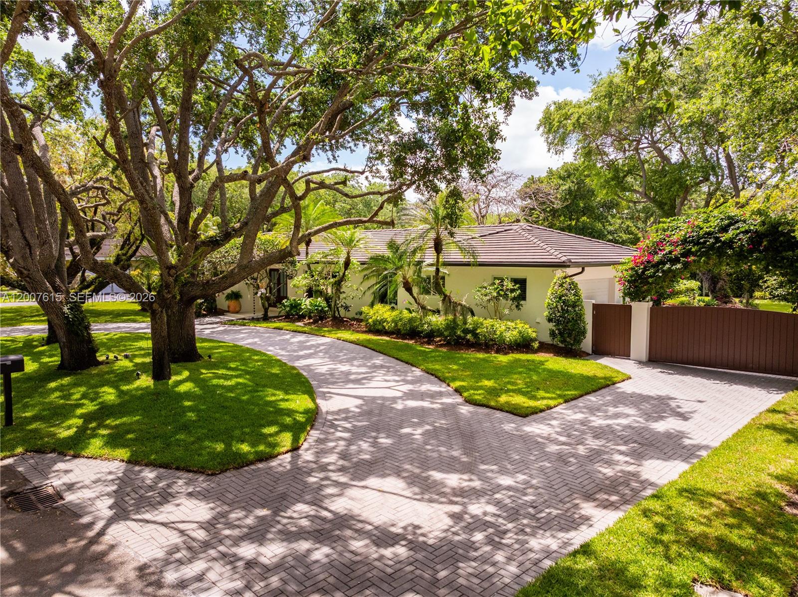 PARIS MANOR EAST - Residential