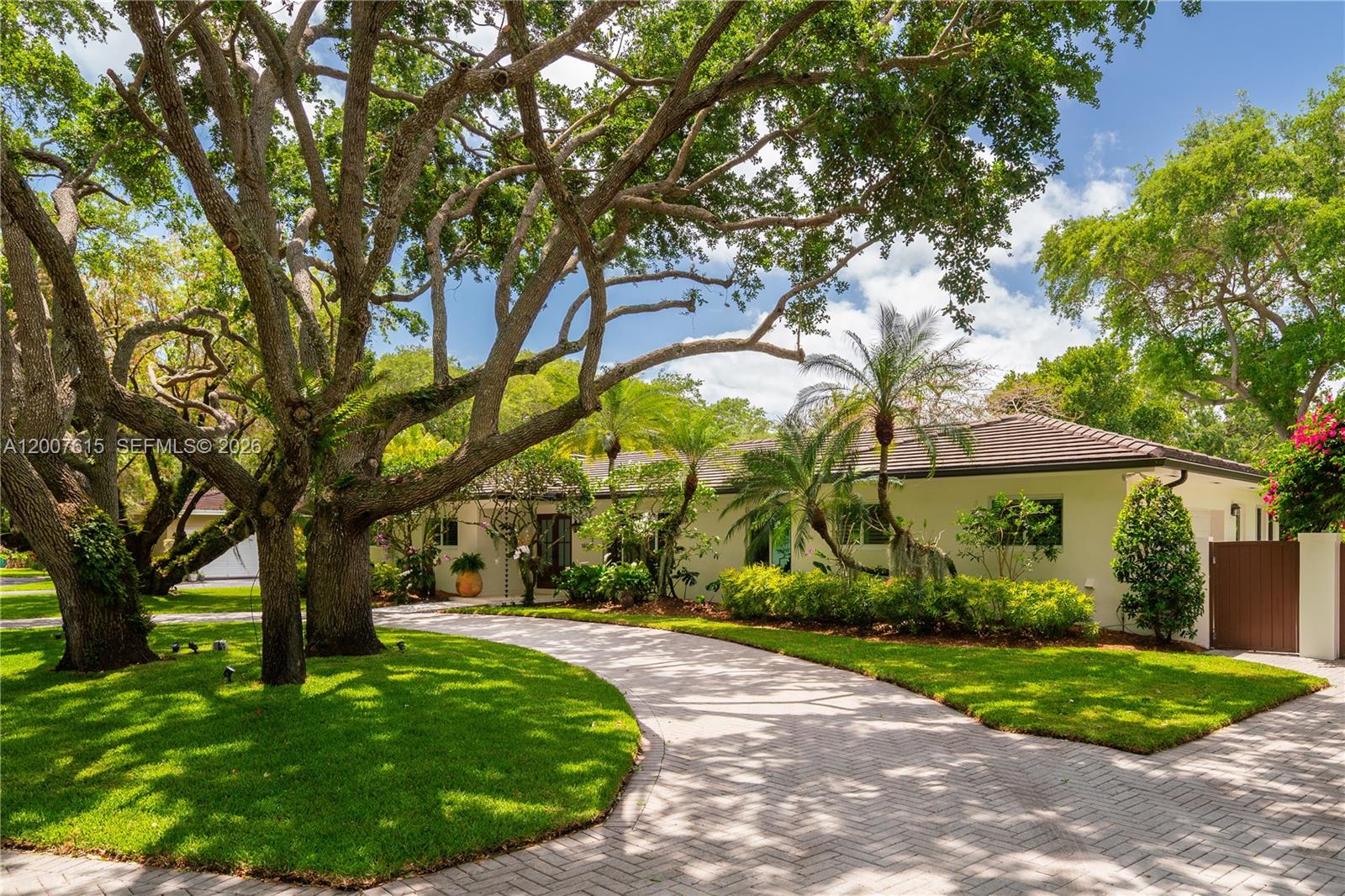 PARIS MANOR EAST - Residential