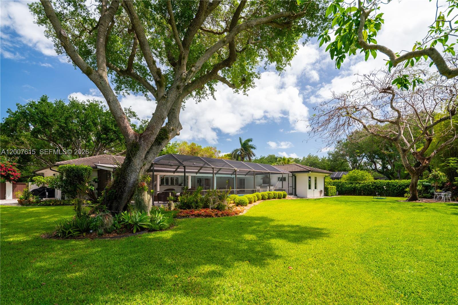 PARIS MANOR EAST - Residential