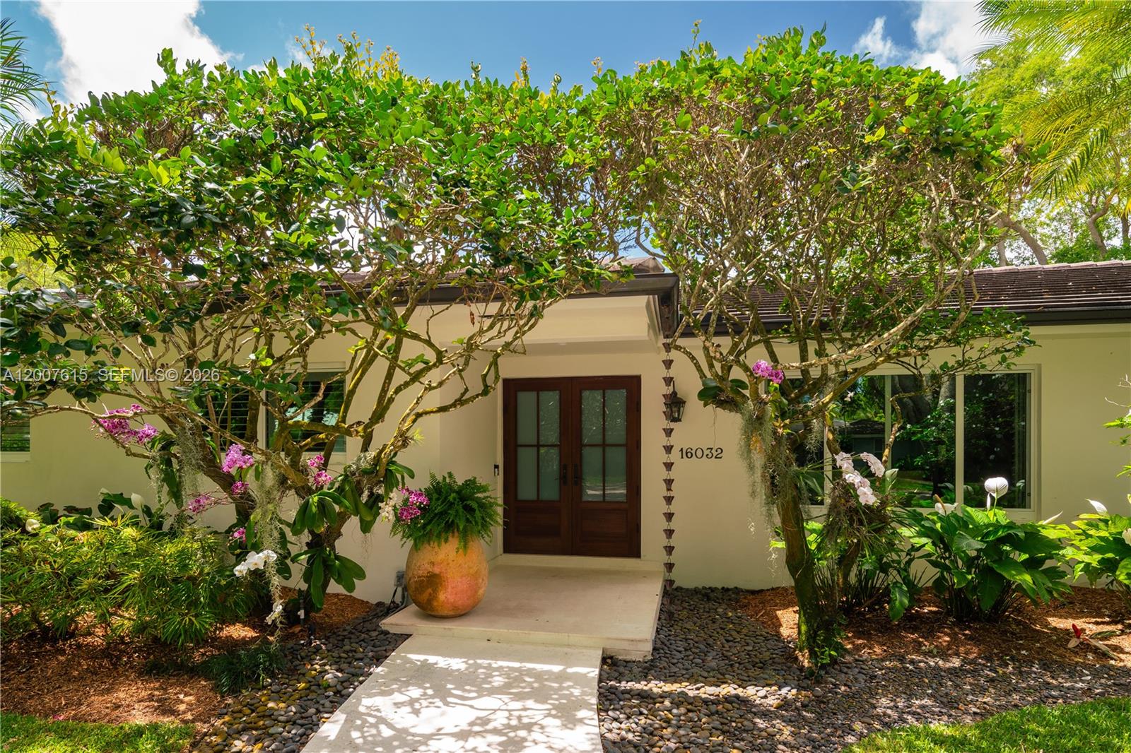 PARIS MANOR EAST - Residential