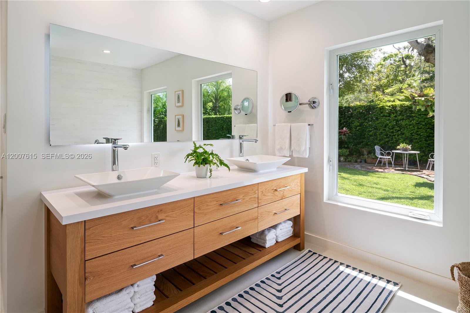 PARIS MANOR EAST - Residential