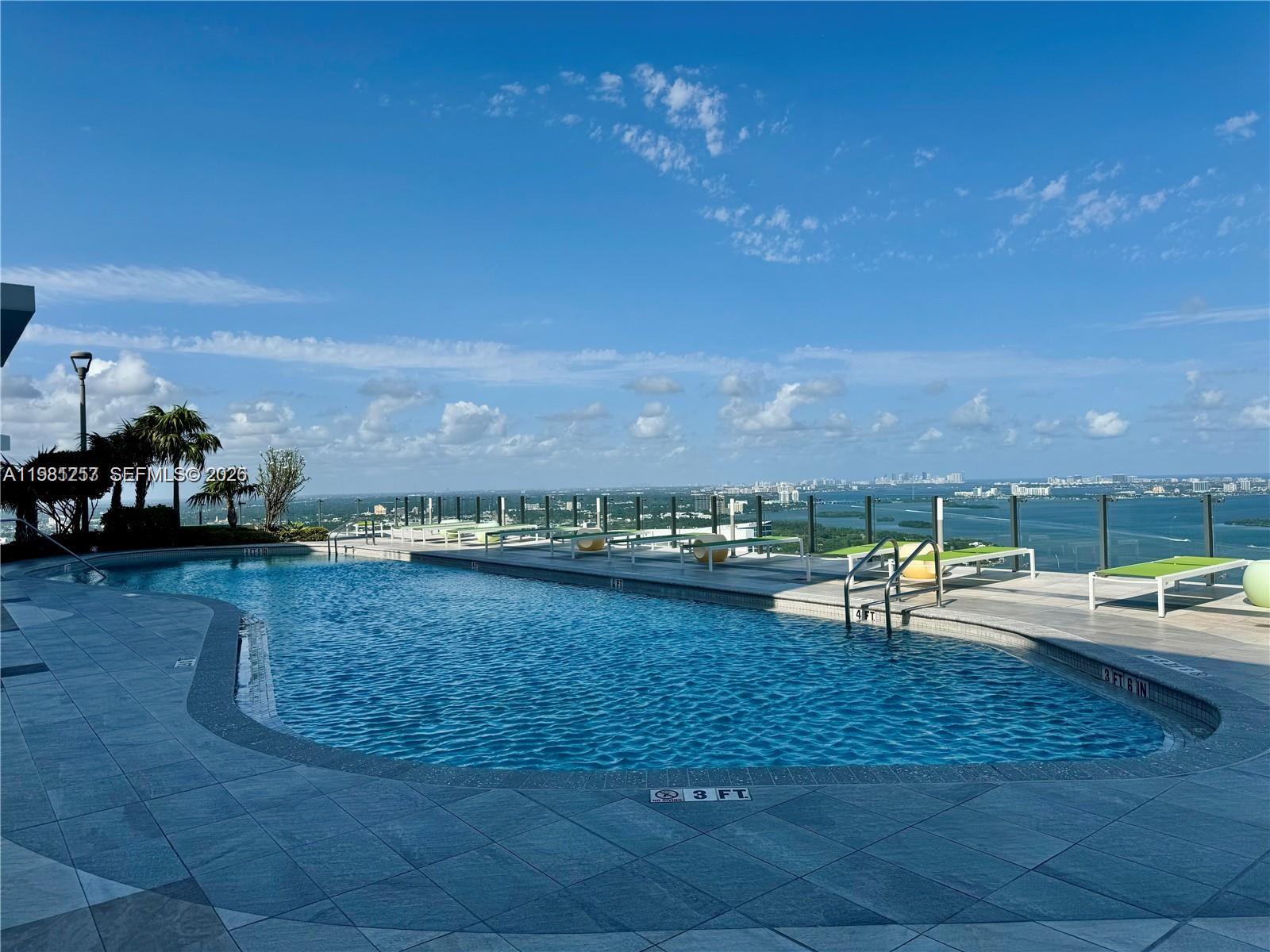 PARAISO BAYVIEWS CONDO - Residential