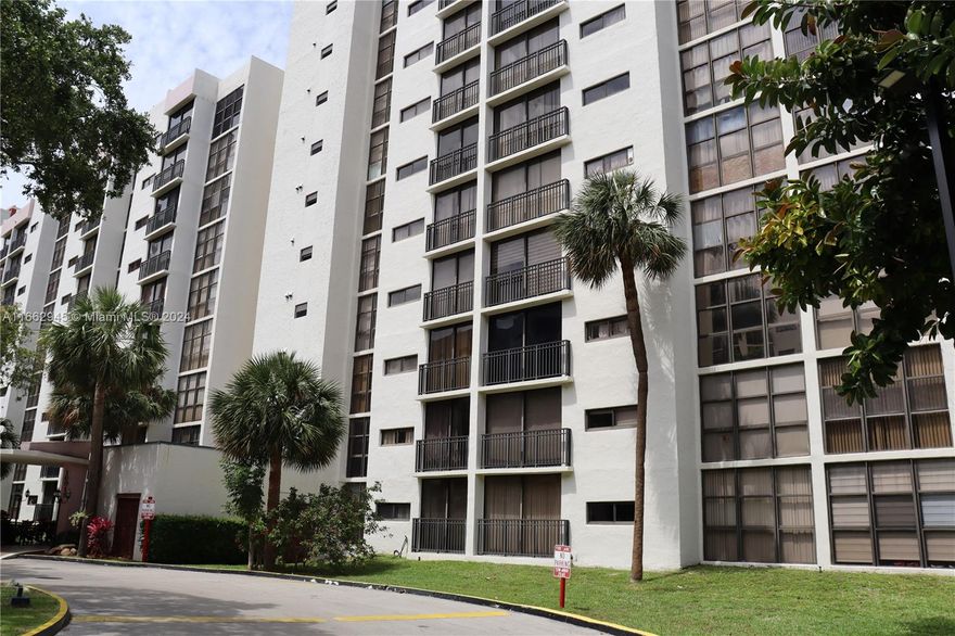 Nestled in the coveted neighborhood of Sunny Isles, this 1-bedroom, 1.5-bathroom condo offers an excellent opportunity for both renovation enthusiasts and investors. With a convenient layout, the unit provides a comfortable living space with ample customization possibilities. Situated in a desirable location, residents can enjoy easy access to nearby amenities and attractions, including pristine beaches, upscale restaurants, and vibrant entertainment options. With its promising canvas awaiting transformation, this condo offers a blank slate for those looking to create their ideal coastal retreat in one of South Florida's most sought-after areas. Unit is currently rented until March, 2026.