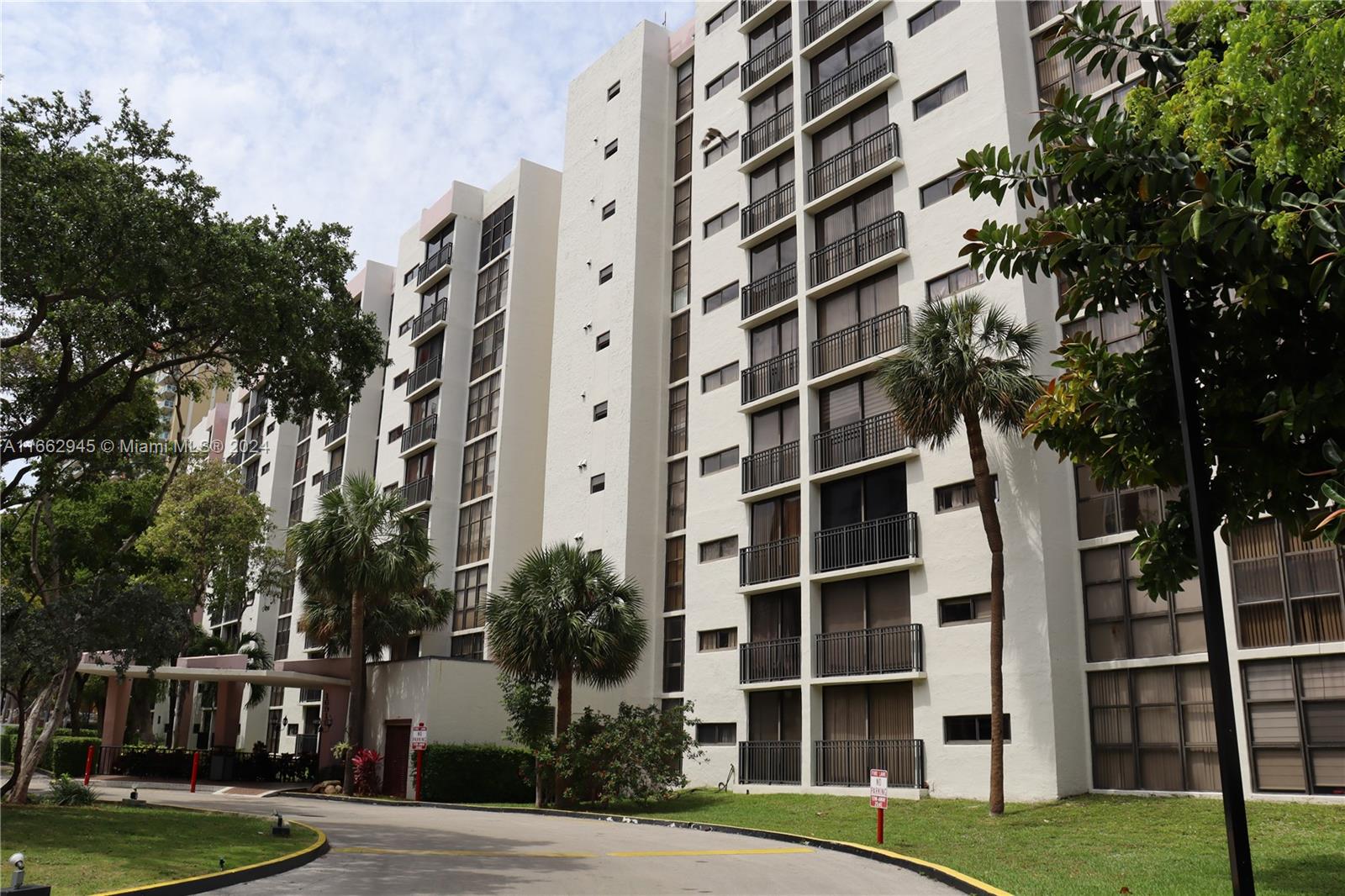 PLAZA OF AMERICAS CONDO P - Residential