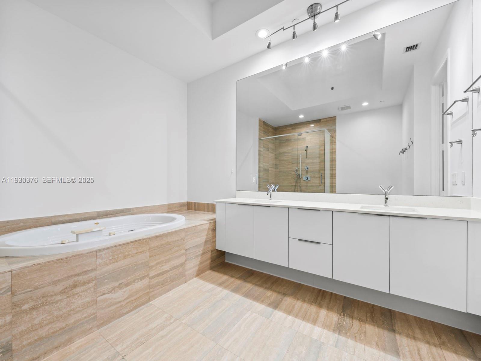 TDR TOWER III CONDO - Residential