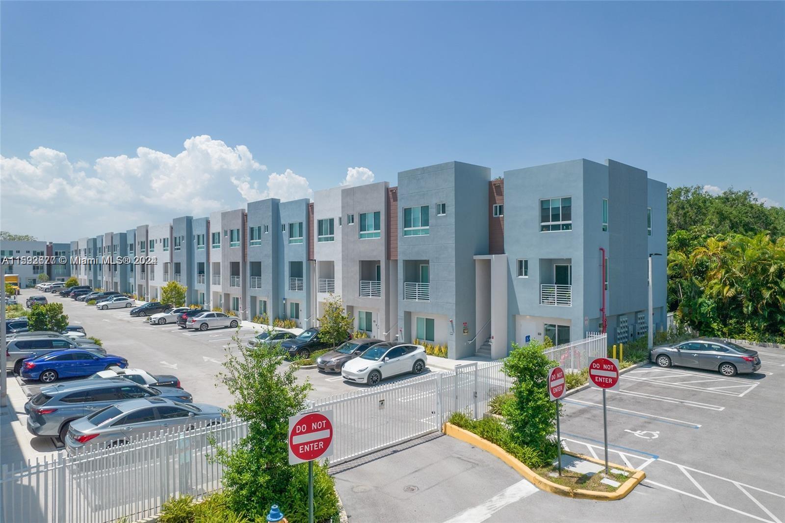 AVENTURA VILLAGE - Residential