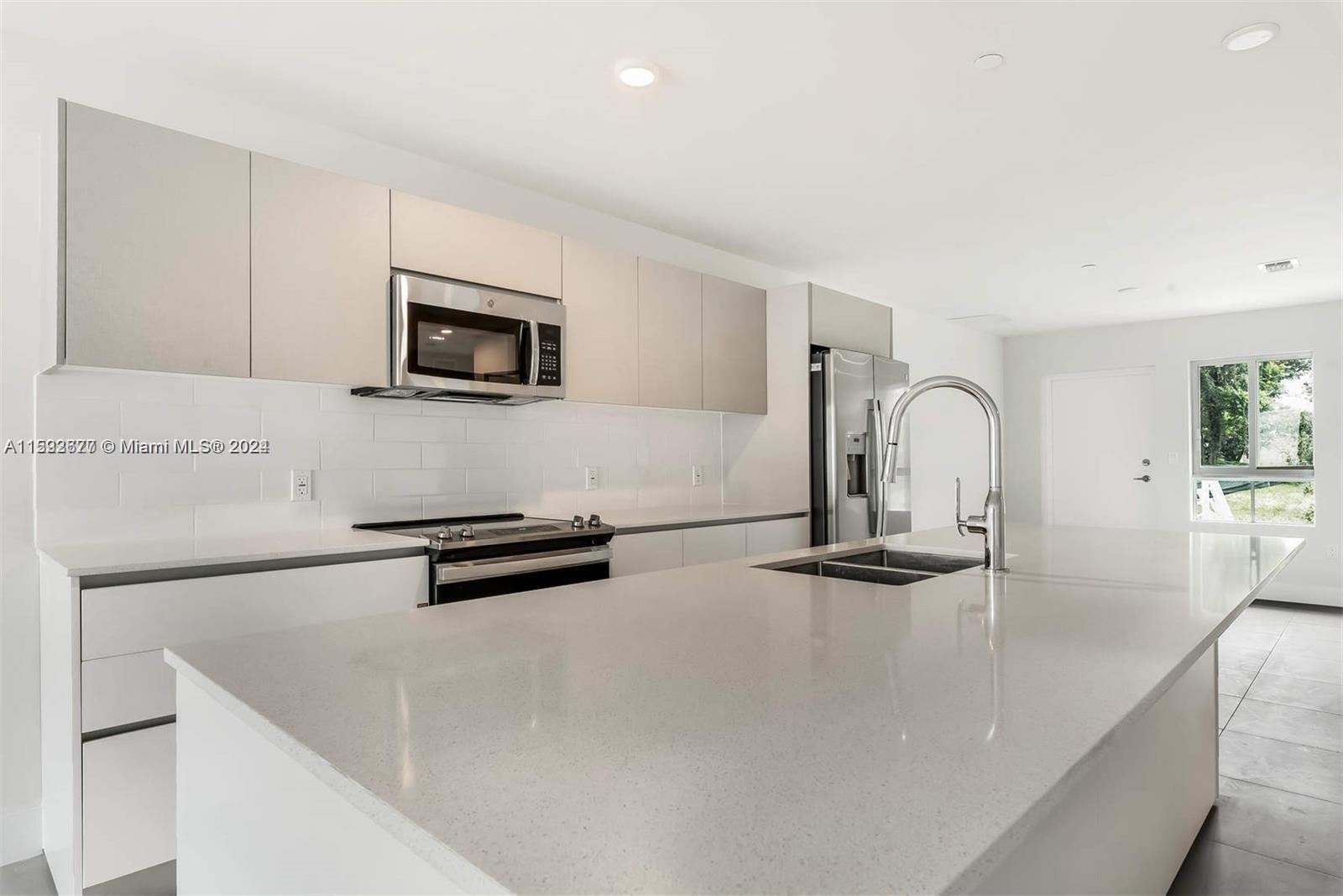 AVENTURA VILLAGE - Residential