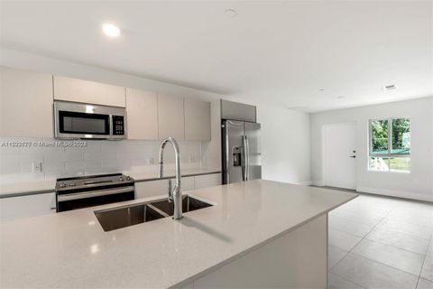 2561 NE 193rd St 1103 Miami FL 33180