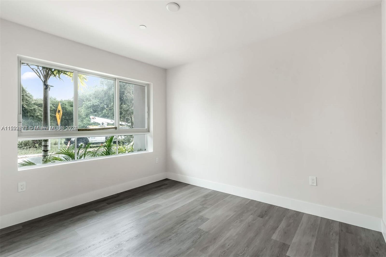 AVENTURA VILLAGE - Residential