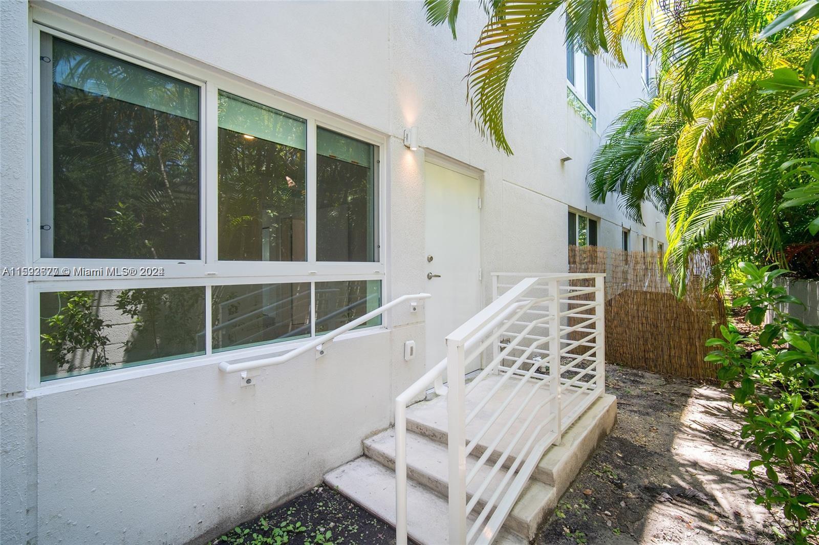 AVENTURA VILLAGE - Residential