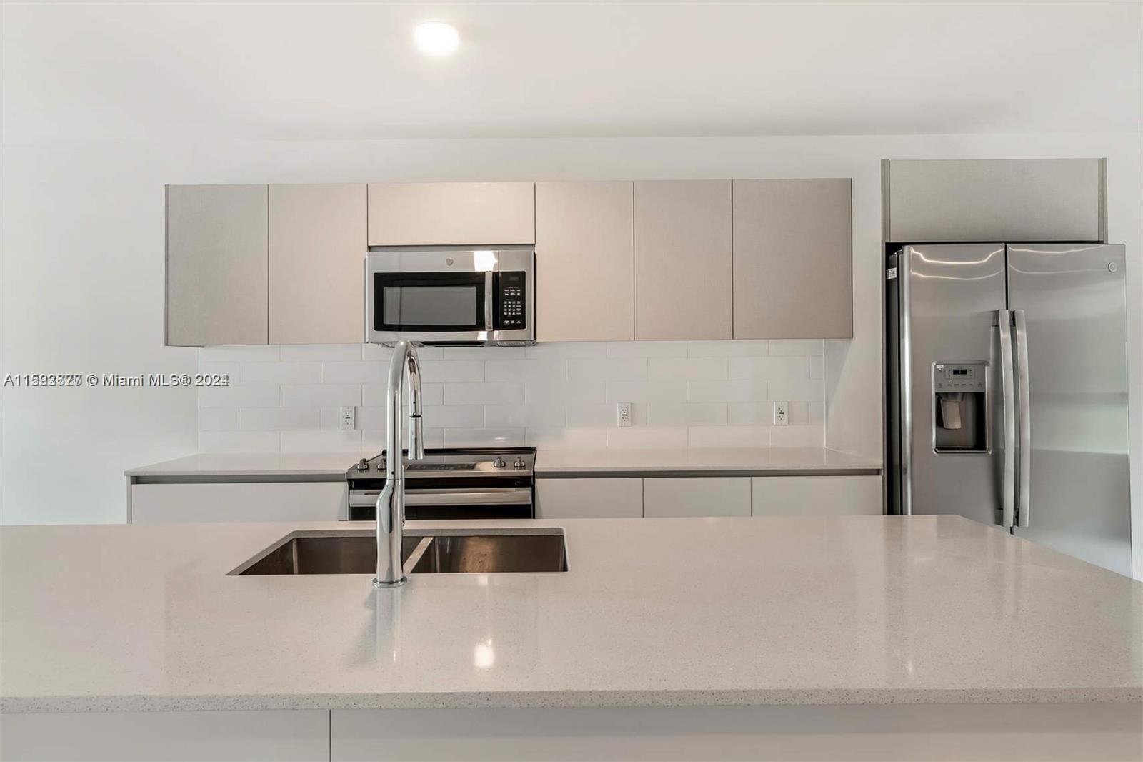 AVENTURA VILLAGE - Residential