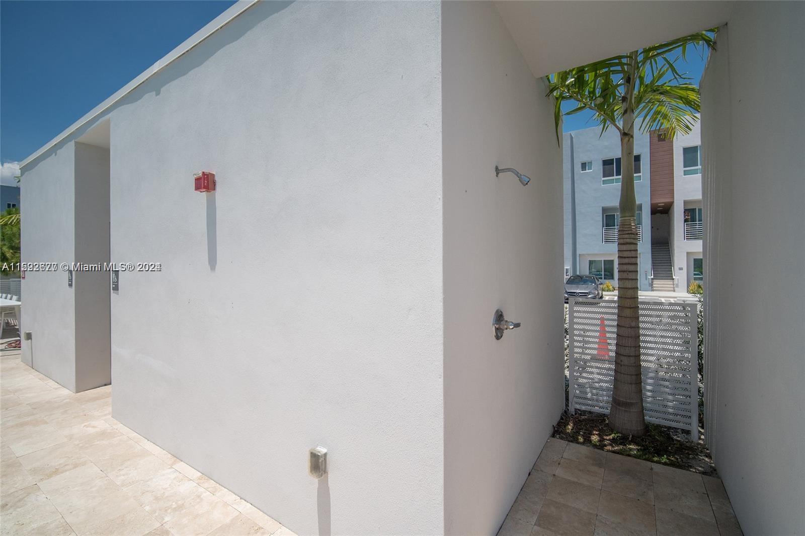 AVENTURA VILLAGE - Residential