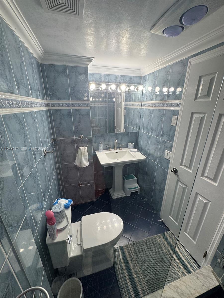 HILLCREST EAST NO 25 COND - Residential