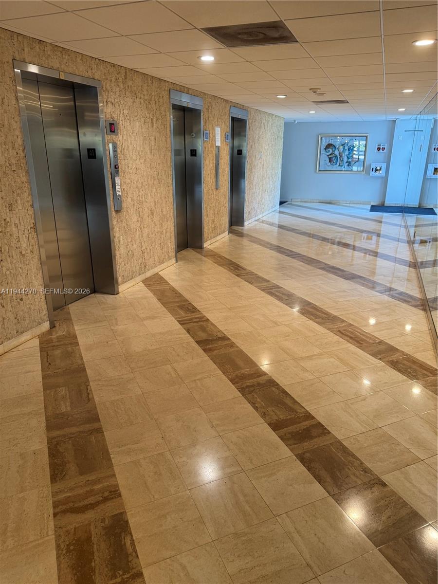 HILLCREST EAST NO 25 COND - Residential