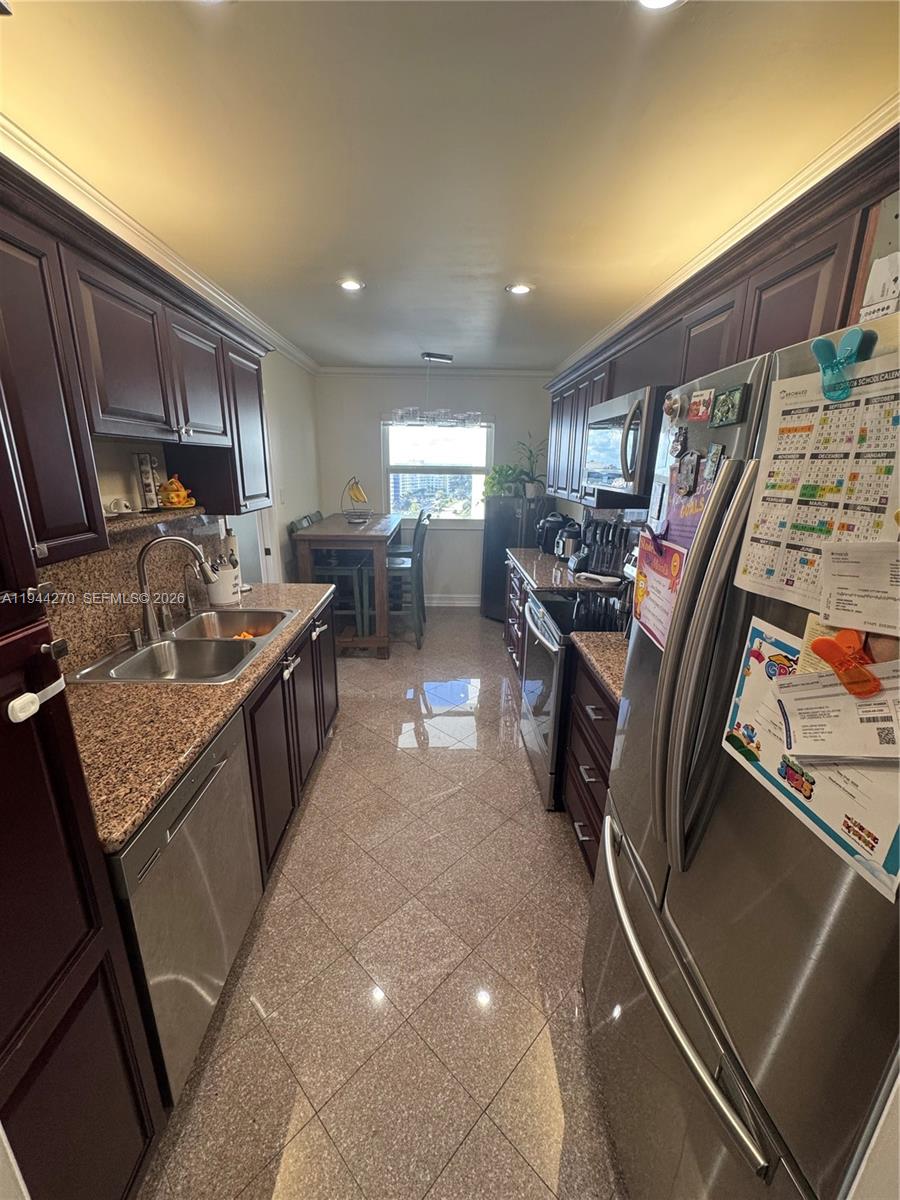 HILLCREST EAST NO 25 COND - Residential