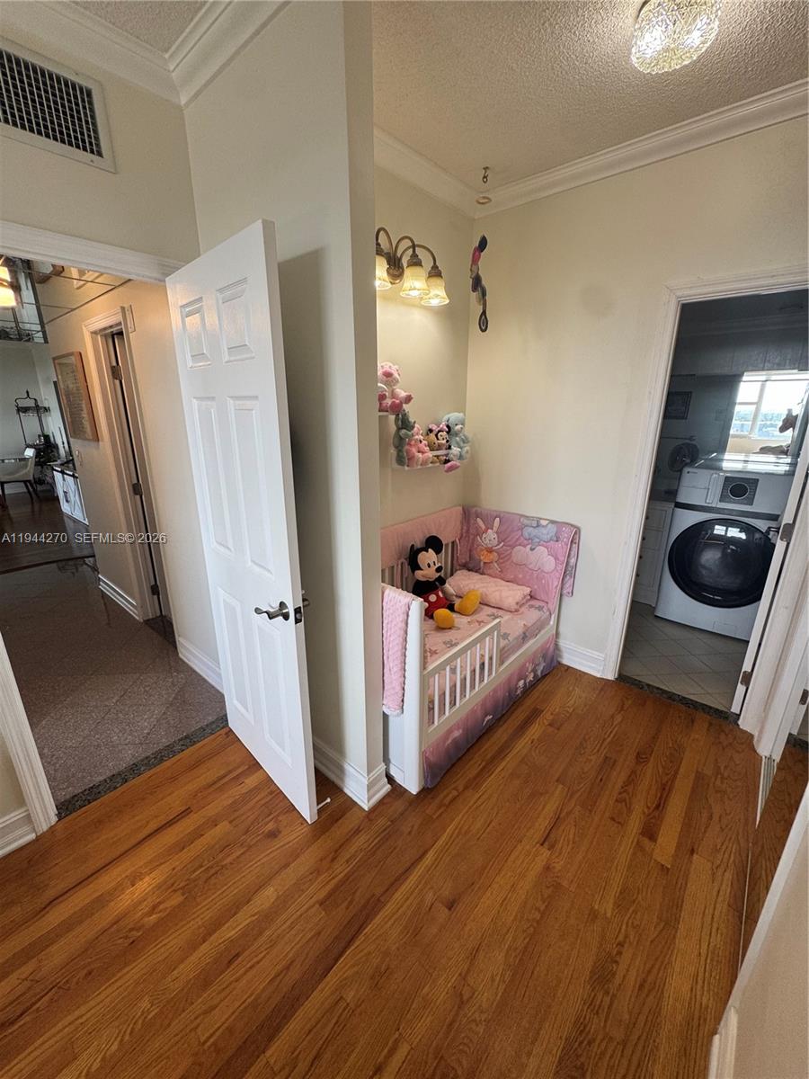 HILLCREST EAST NO 25 COND - Residential