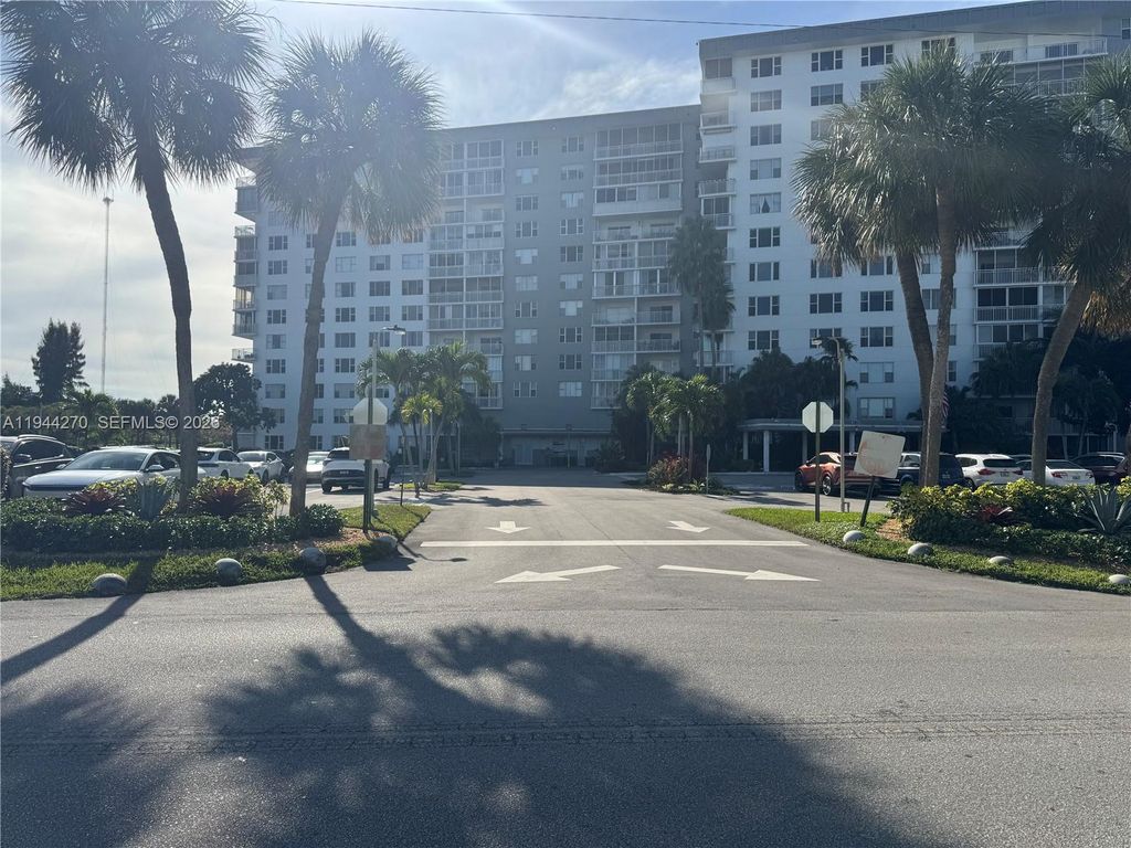 Photo of 3800 Hillcrest Dr #1222, Hollywood, FL 33021 (MLS # A11944270)