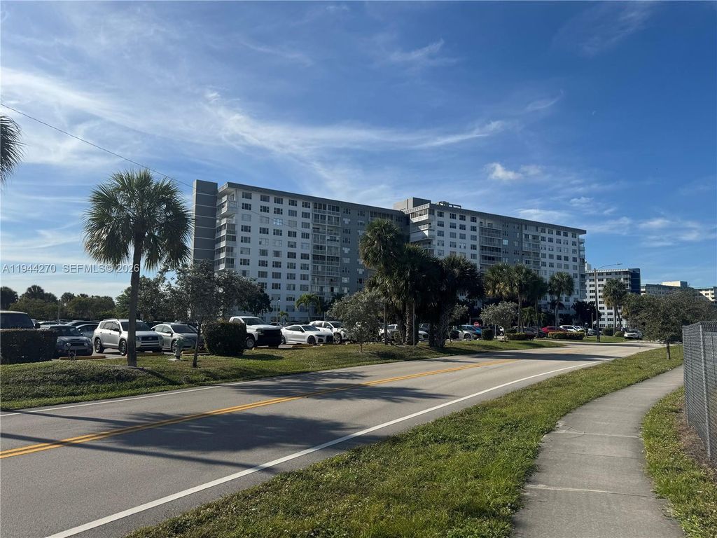 Photo of 3800 Hillcrest Dr #1222, Hollywood, FL 33021 (MLS # A11944270)