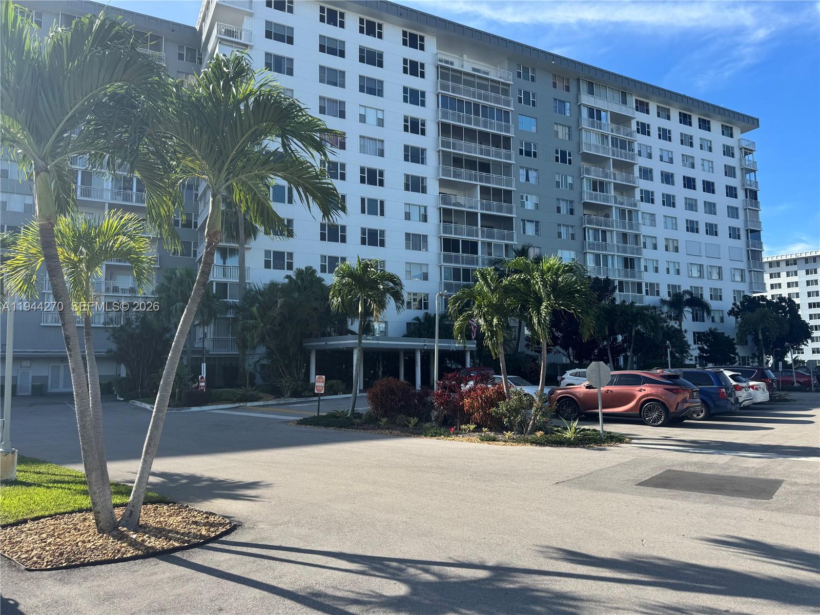 3800 Hillcrest Dr 1222