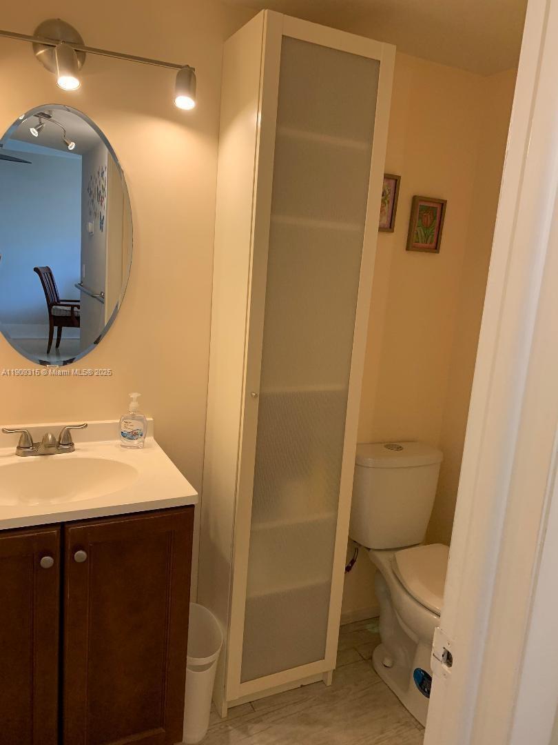 VILLAGE ROYALE CONDO 7 - Residential