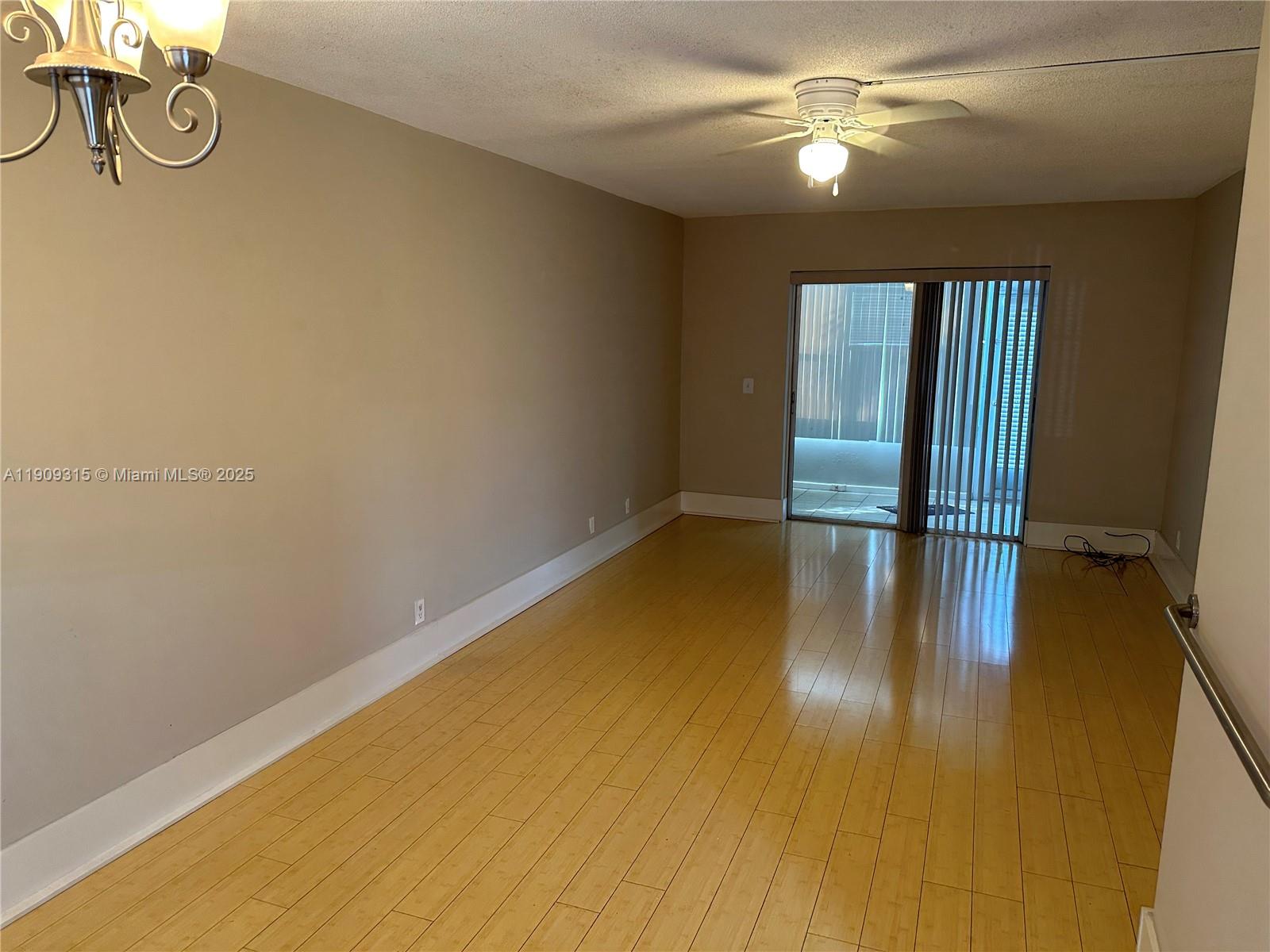 VILLAGE ROYALE CONDO 7 - Residential