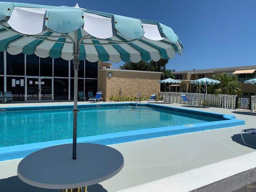 VILLAGE ROYALE CONDO 7 - Residential