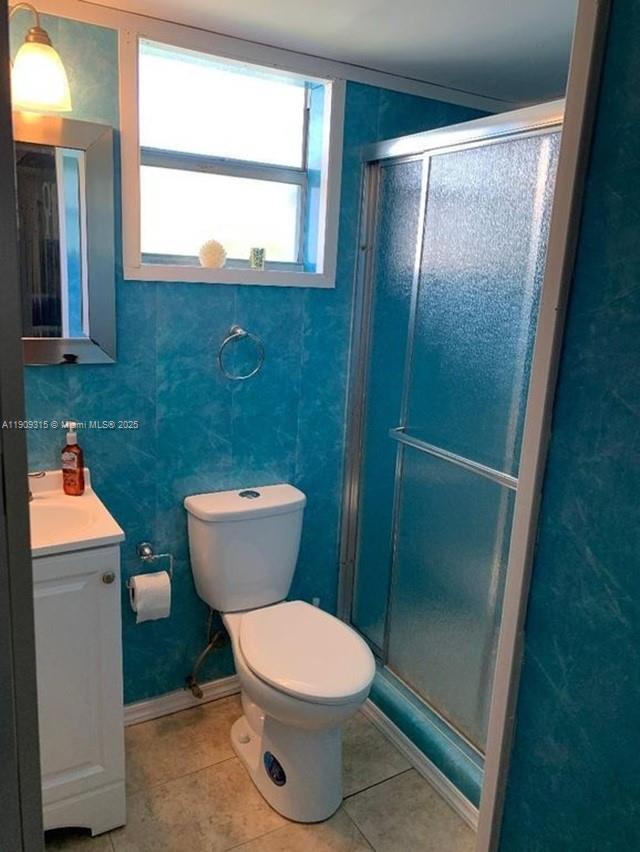 VILLAGE ROYALE CONDO 7 - Residential