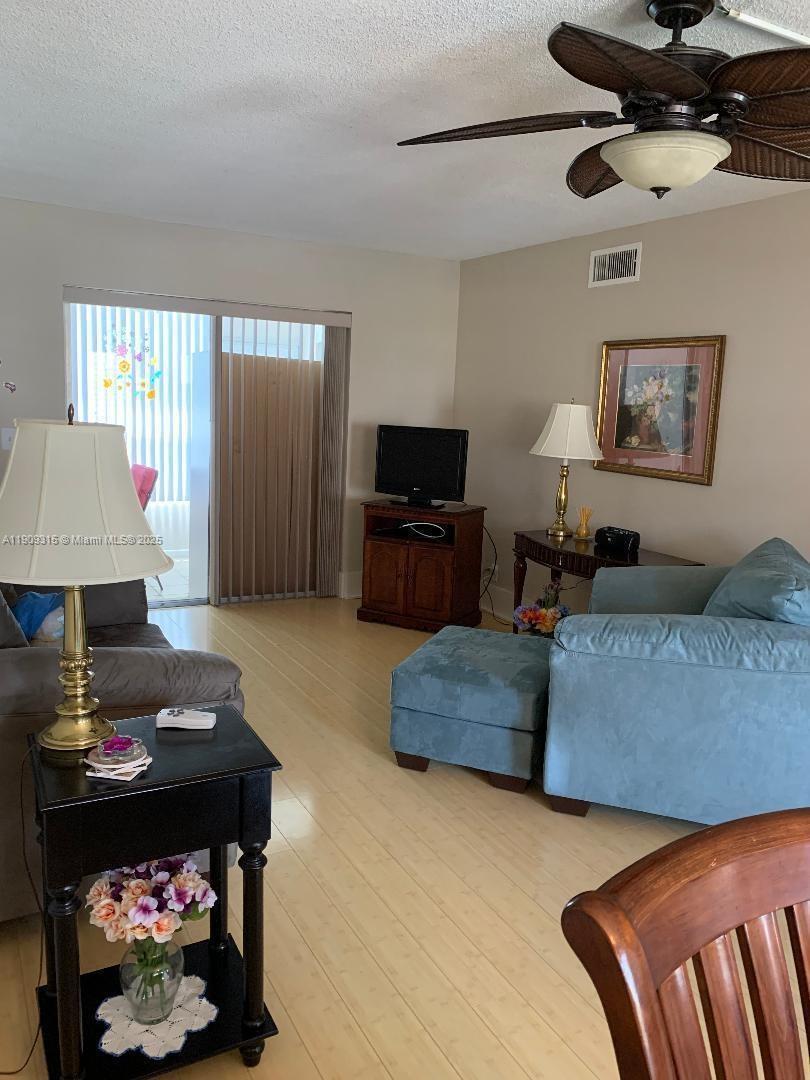 VILLAGE ROYALE CONDO 7 - Residential