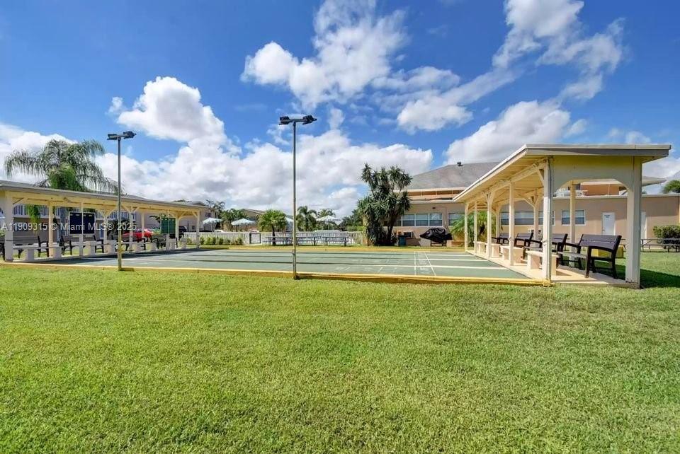 VILLAGE ROYALE CONDO 7 - Residential