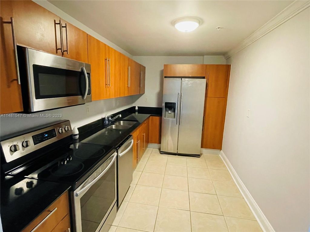 Photo of 3000 S Ocean Dr #612, Hollywood, FL 33019 (MLS # A11481547)