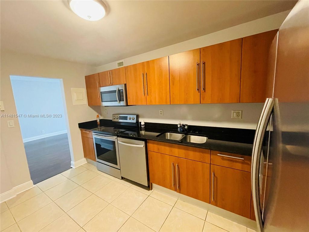 Photo of 3000 S Ocean Dr #612, Hollywood, FL 33019 (MLS # A11481547)