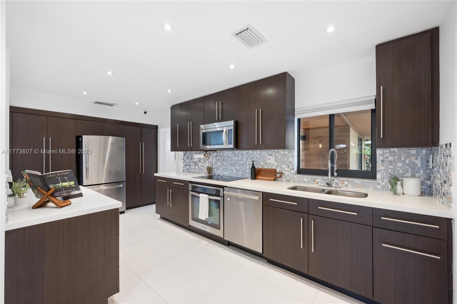 Property for Sale at 20205 Ne 10th Pl, Miami, Broward County, Florida - Bedrooms: 2 
Bathrooms: 2  - $549,000