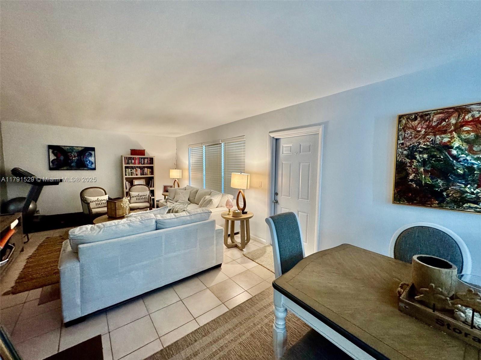 2380 Diana Dr 06, Hallandale Beach, Broward County, Florida - 1 Bedrooms  
1 Bathrooms - 