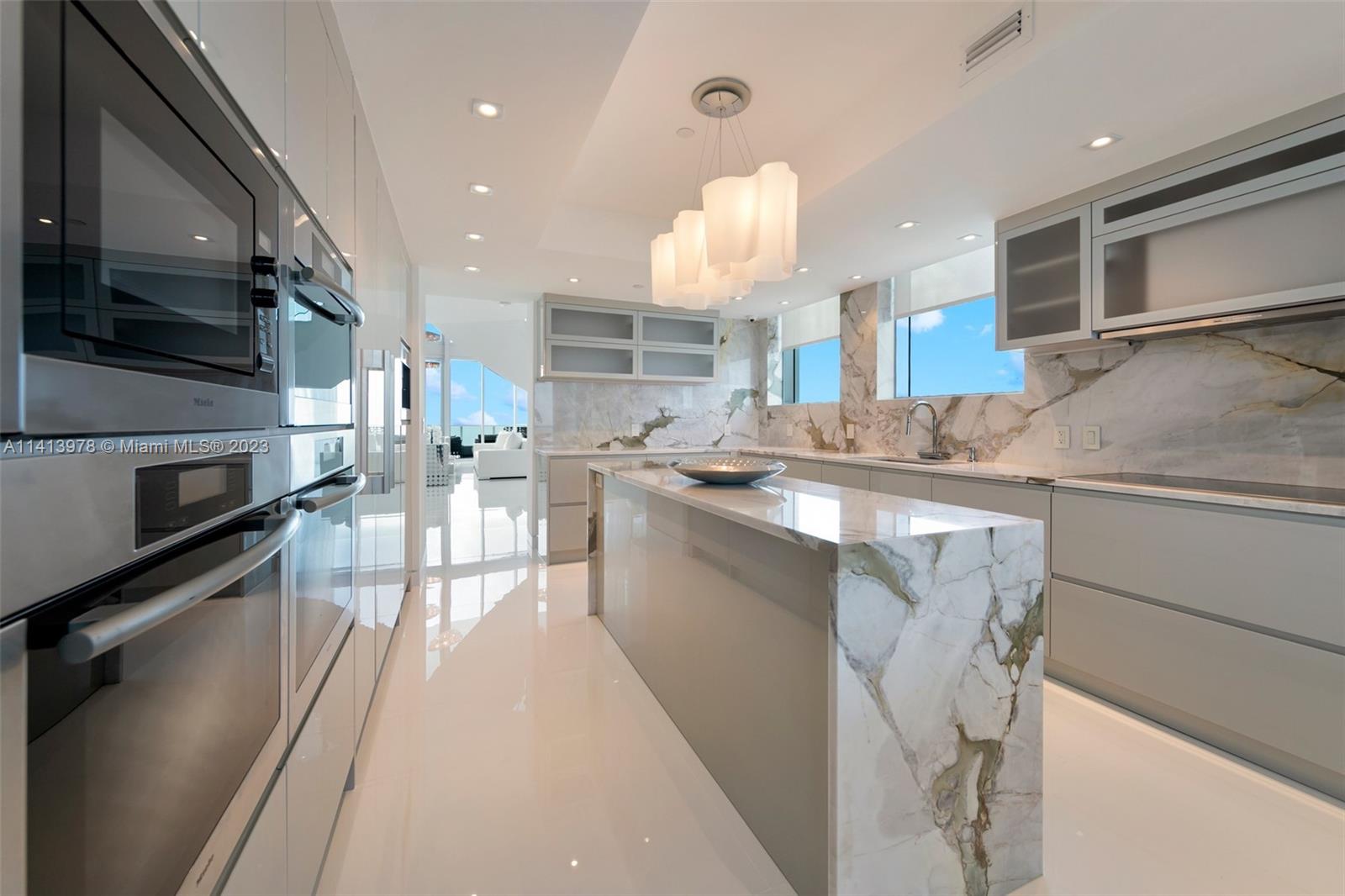 JADE BEACH - Residential