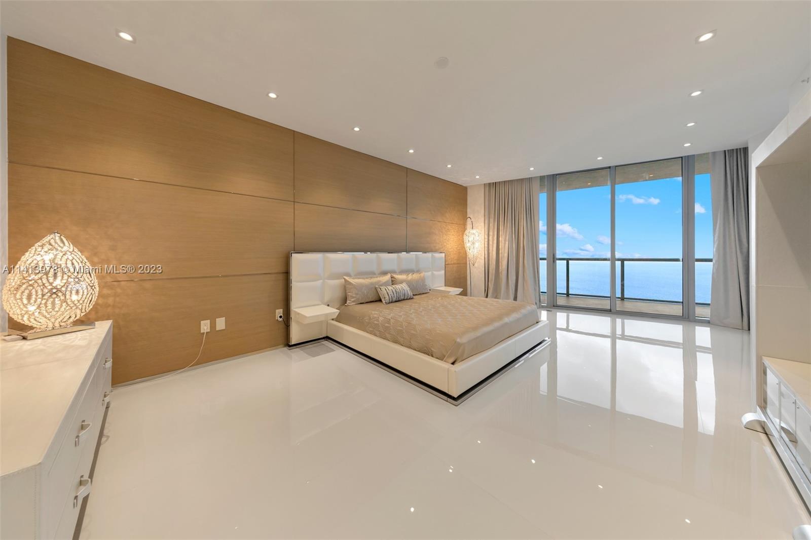 JADE BEACH - Residential