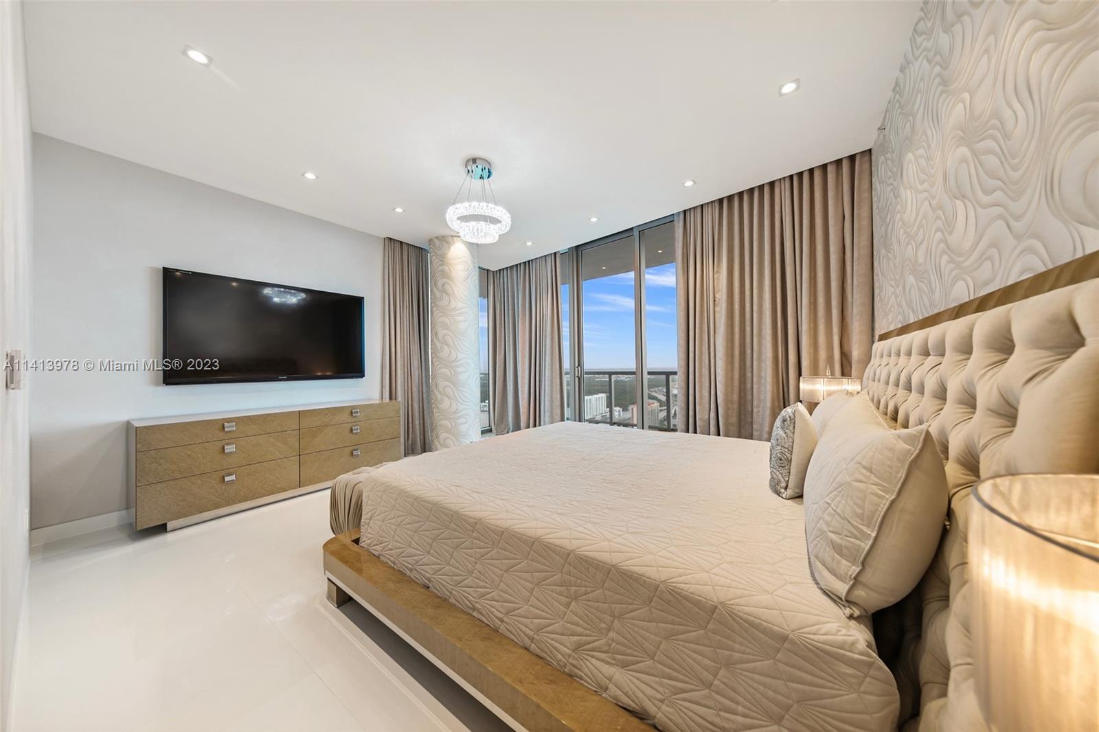 JADE BEACH - Residential