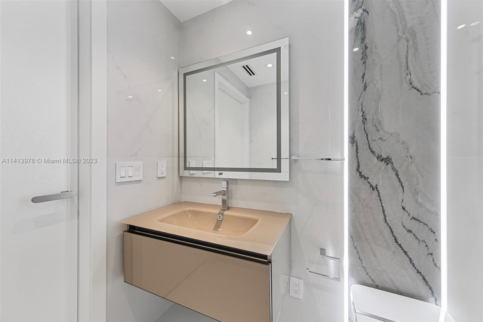 JADE BEACH - Residential