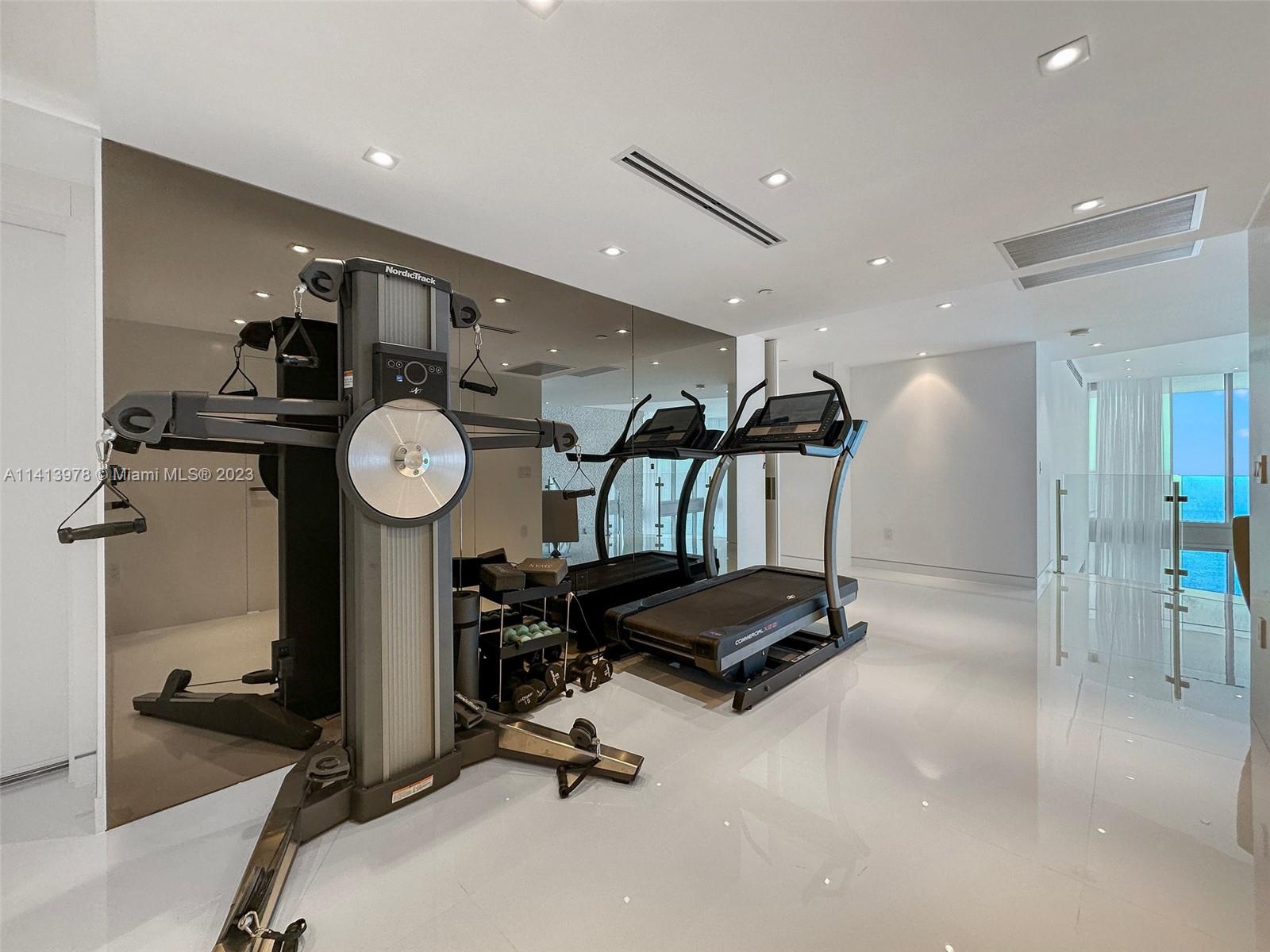 JADE BEACH - Residential