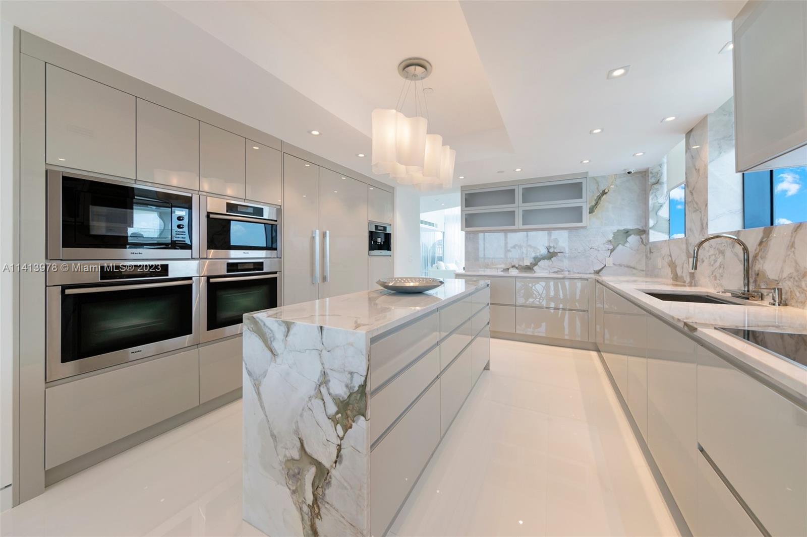 JADE BEACH - Residential