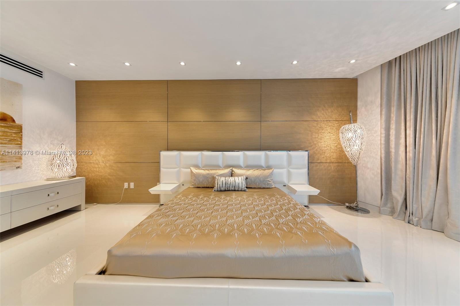 JADE BEACH - Residential