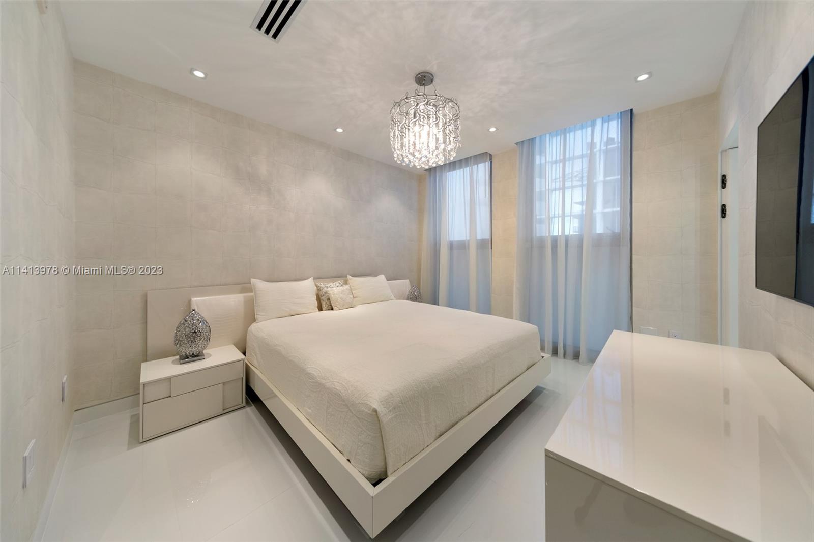 JADE BEACH - Residential