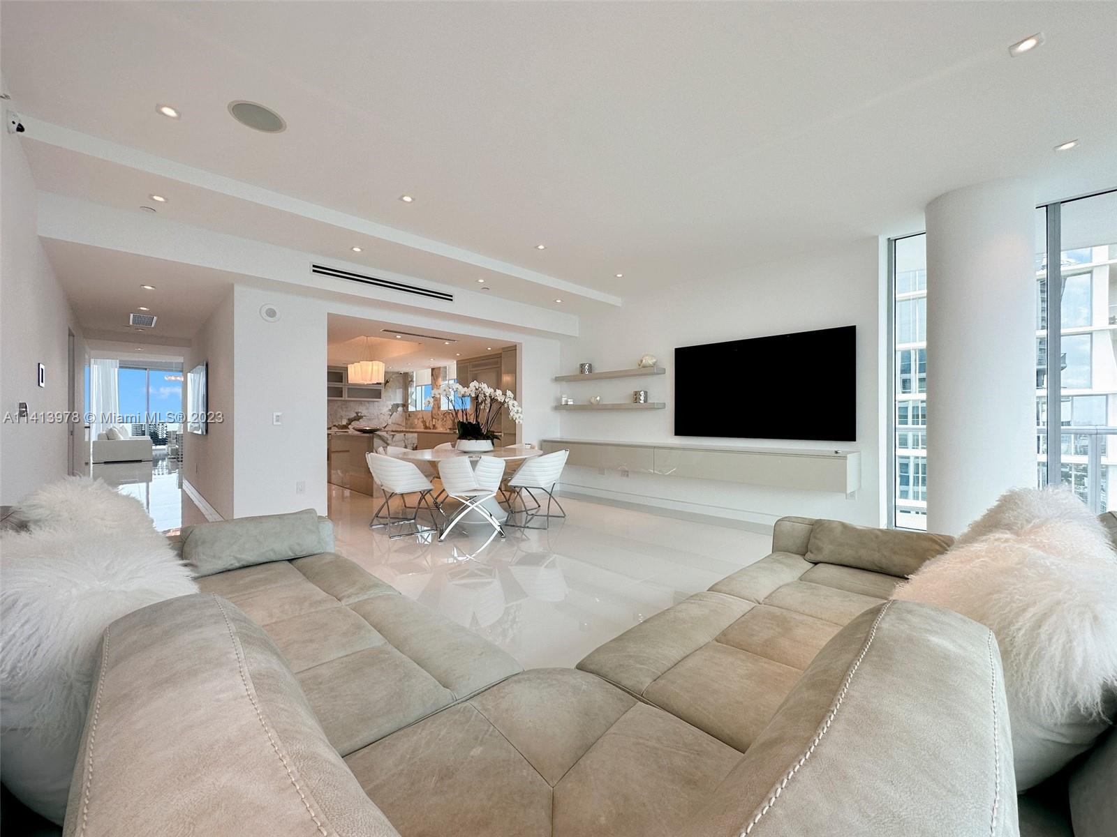 JADE BEACH - Residential