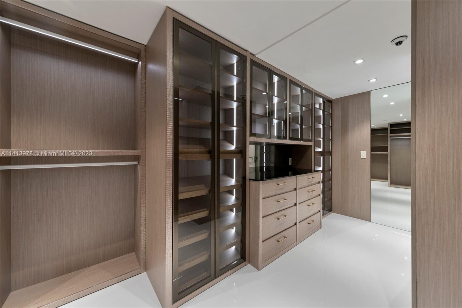 JADE BEACH - Residential