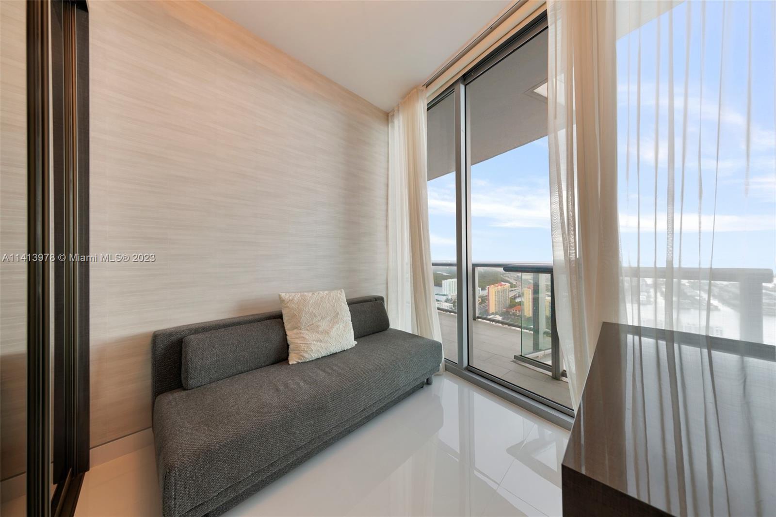 JADE BEACH - Residential