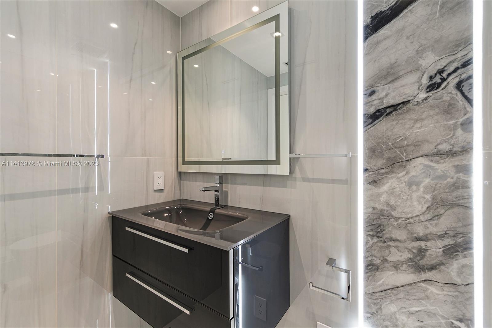 JADE BEACH - Residential