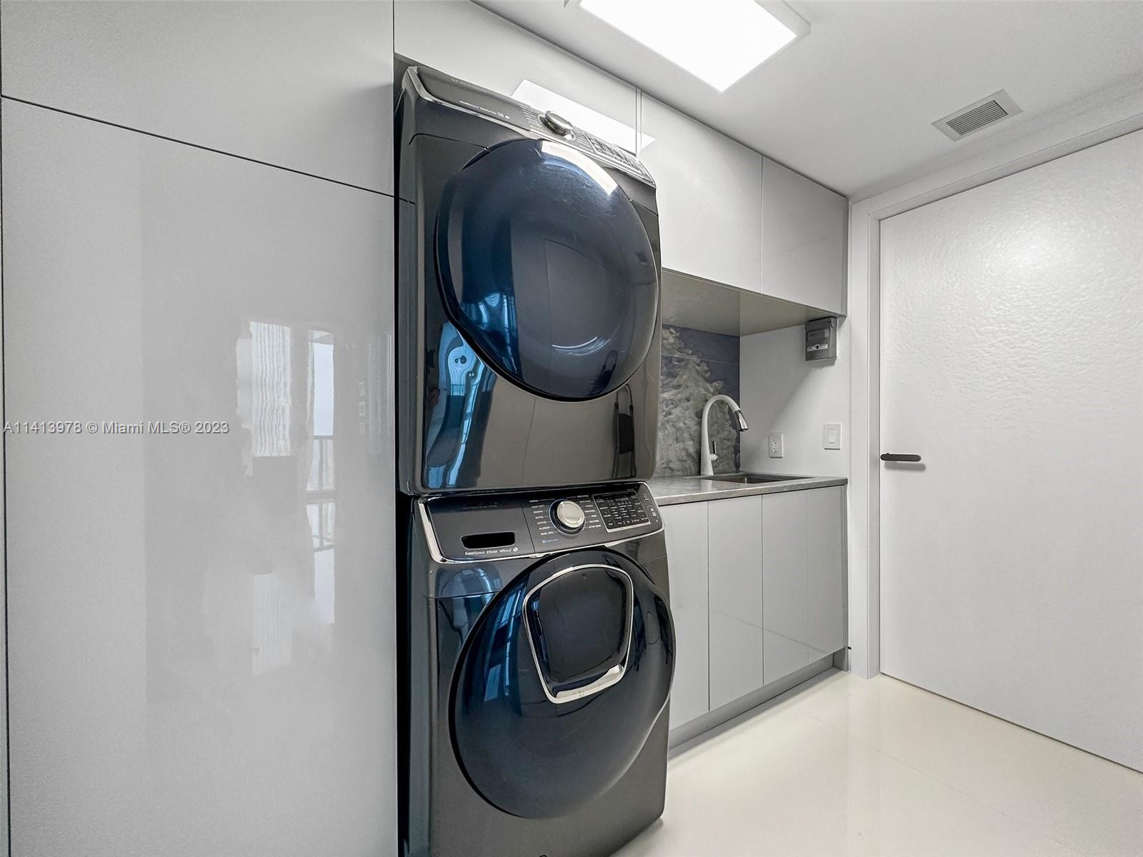 JADE BEACH - Residential